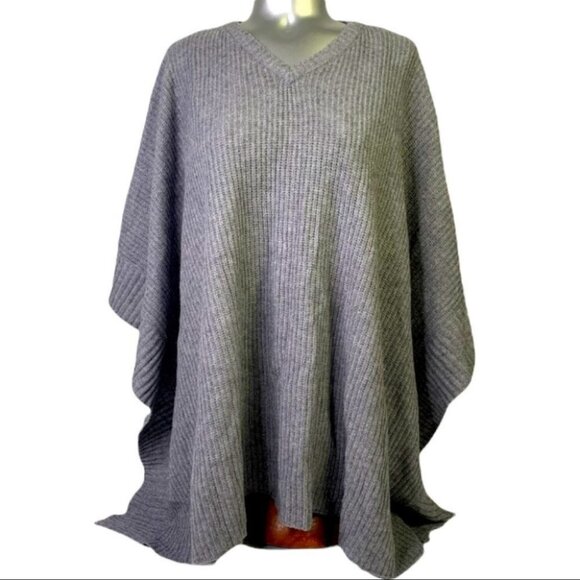 Elegant Warm Poncho in Grey - Picture 1 of 10